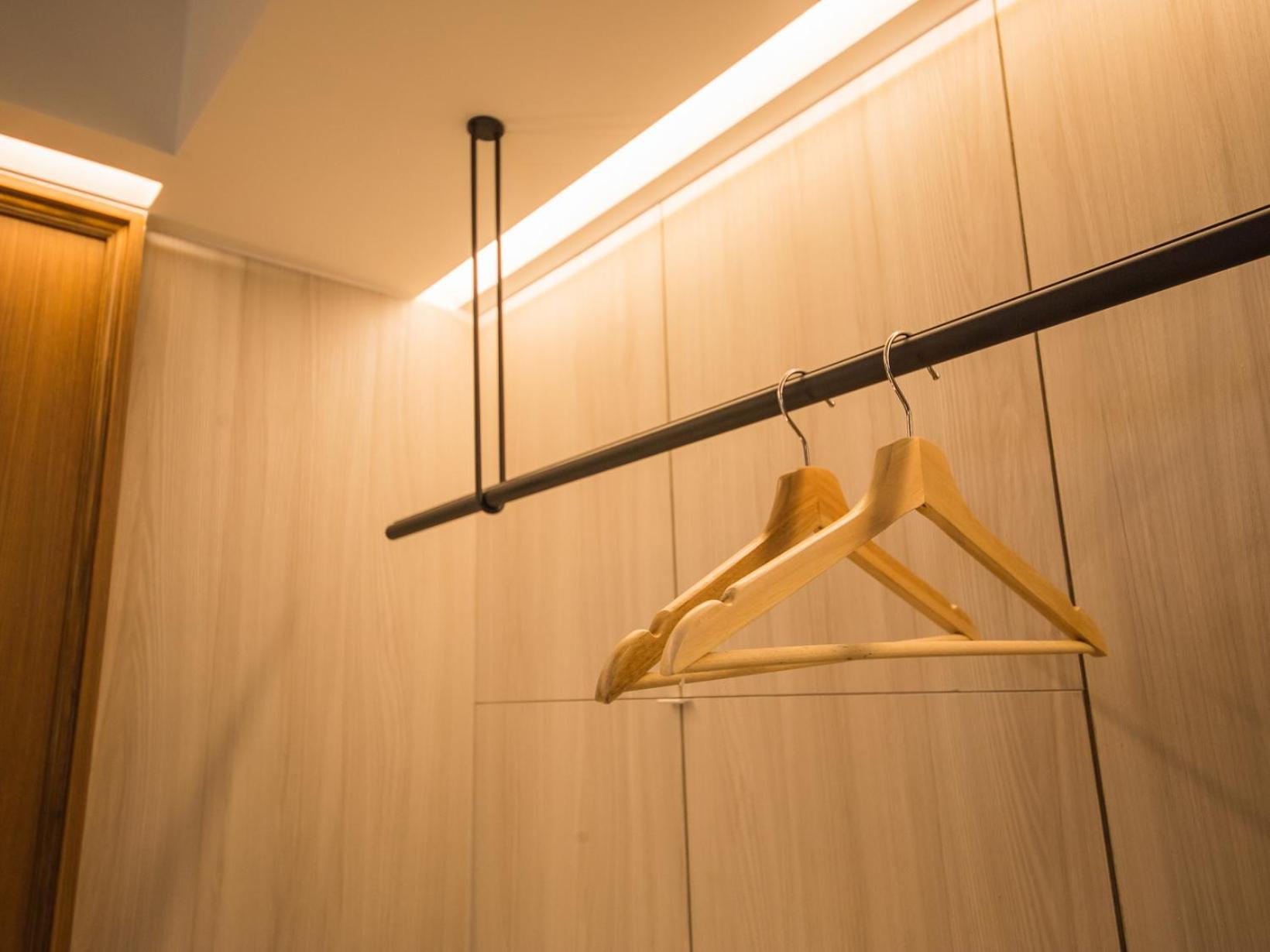 Hotel De Leau Anping Exterior foto A wooden coat hanger