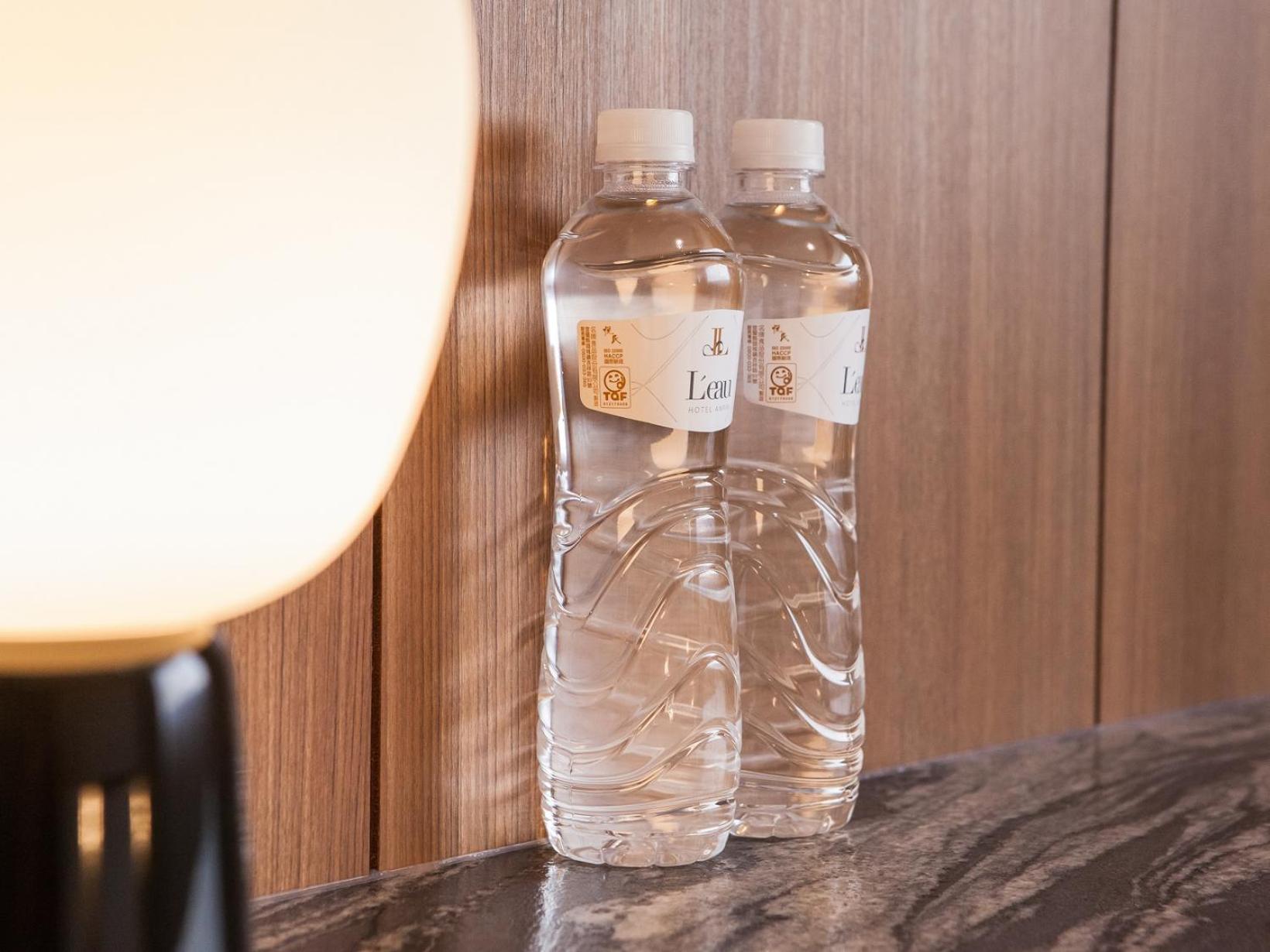 Hotel De Leau Anping Exterior foto Bottled water