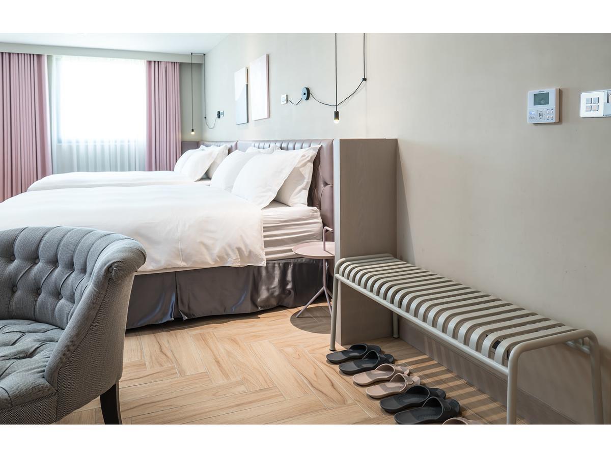 Hotel De Leau Anping Exterior foto A shoe rack
